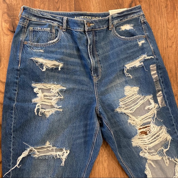 NWT American Eagle sz 20 mom jeans cut and frayed - Picture 8 of 16